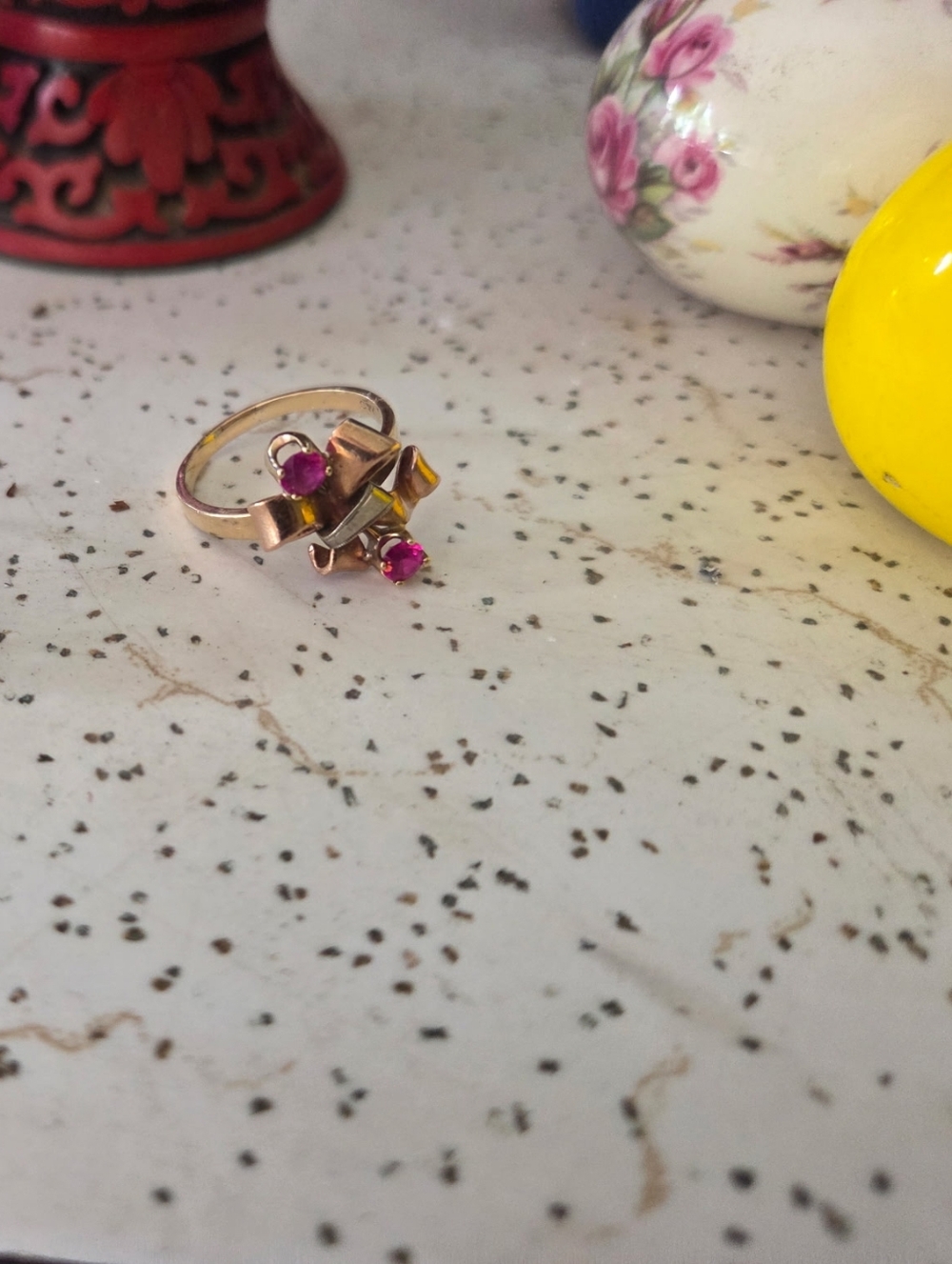 Vintage Women's Ribbon 10kt Ring with Pink Stones accent